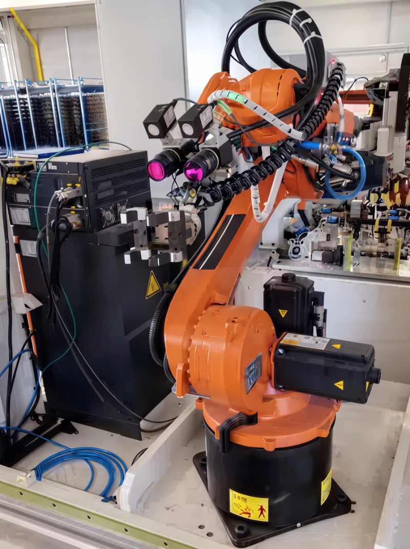 industrial robot arm with machine vision cameras for automated quality inspection